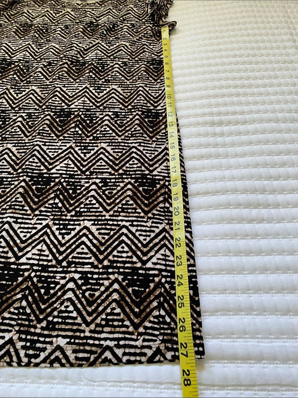Nine West Black Brown and Cream Colored Zig Zag T-Shirt Style Dress Size Medium
